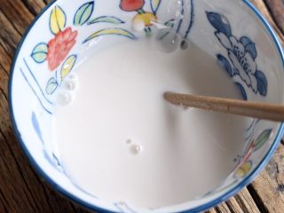 12、陈皮糖醋排骨,调勾芡汁：生粉两勺，再放入少许清水，搅拌均匀即可