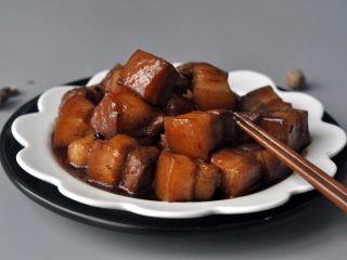 13、红烧肉,味道真是棒棒哒，肥而不腻，不爱吃肥肉的我也很喜欢呢。