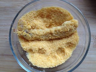 8、日式炸虾,最后再裹一层面包糠