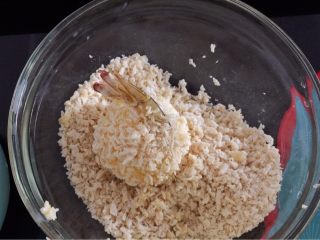 8、凤尾虾球一一烤箱版,外层沾上面包糠