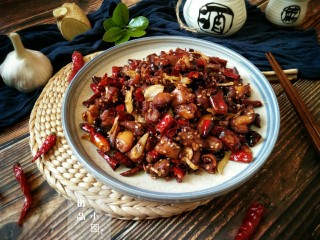 18、歌乐山辣子鸡,出锅装盘。