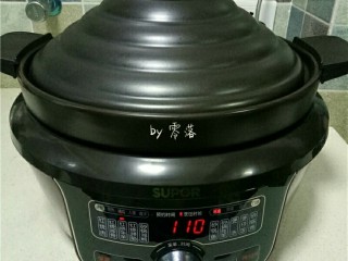 13、红烧牛腩,接通电源,选择“红烧牛羊”程序。口感选“标准”即可。