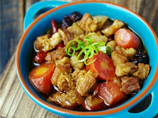 17、红烧牛腩,香喷喷的【红烧牛腩】出锅喽!可撒些葱丝点缀。