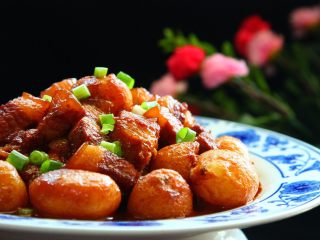 14、小土豆炖肉,配米饭最好吃