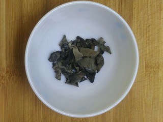 1、蚂蚁上树-肉沫炒粉丝,黑木耳