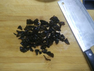8、蚂蚁上树-肉沫炒粉丝,黑木耳洗净切碎