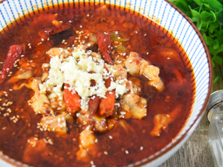 16、麻辣与热烫的刺激，征服你的味蕾，水煮肉片,香辣嫩滑的水煮肉片就完成啦