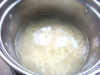 18、葱油拌面,水开下面