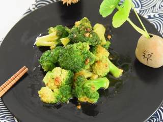 4、蚝油蒜香西兰花这样做最美味, 营养高味道棒,一起来享用这道绿色健康家常菜吧！