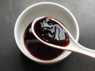 8、鱼香地三鲜,一勺蚝油。