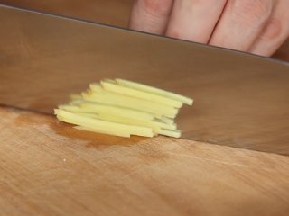 7、糖醋鱼,生姜切丝