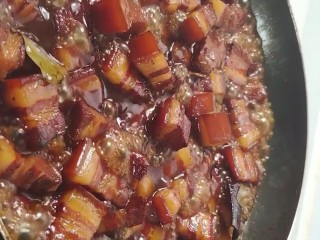11、红烧肉,小火炖四十五分钟炖至软烂大火收干汤汁即可