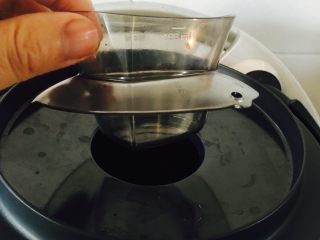 9、糖醋小排,盖上盖子