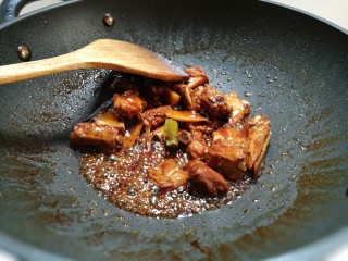 9、糖醋排骨,等到锅里水差不多干了，大火收汁，盛起来