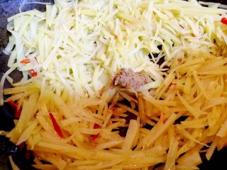 10、酸辣土豆丝,放入13香，