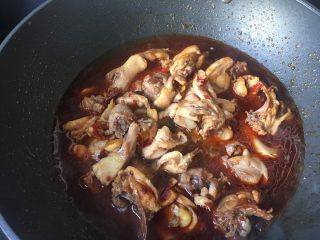 7、家常鸡公煲,加水焖煮