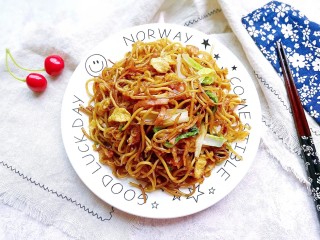 12、火腿鸡蛋炒面,成品！美味火腿鸡蛋炒面，开始享用吧！