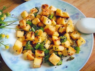 16、炒馒头丁（鸡蛋馒头）,色香味俱全