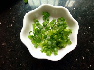 13、年夜饭&年年有余~清蒸鲈鱼之孔雀开屏,切好葱花