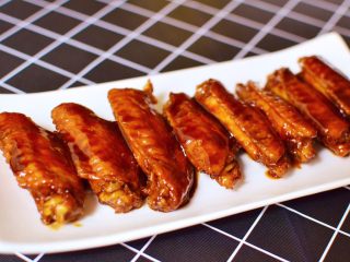 11、可乐鸡翅,盛出装盘。