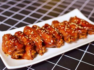 12、可乐鸡翅,撒上白芝麻点缀。