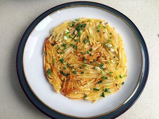 13、土豆丝饼,出锅。香喷喷的赶快吃吧！