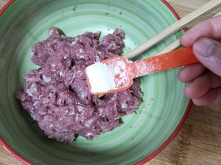 7、冬瓜圆子汤,肉馅中放1.5g盐