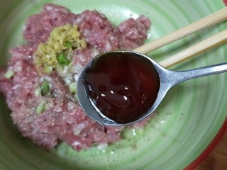 11、冬瓜圆子汤,放1/2勺的蚝油（图中的倒多了，实际没用完）