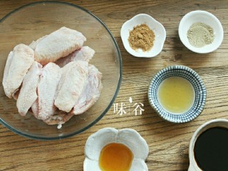 1、烤鸡翅,准备好材料。