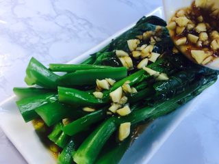 11、#咸味#万里一眼绿,白灼菜心,淋好料汁后,喜欢清淡的可以现在就吃,也还可以热油浇上去!