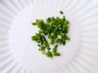 9、红烧土豆,葱切末。