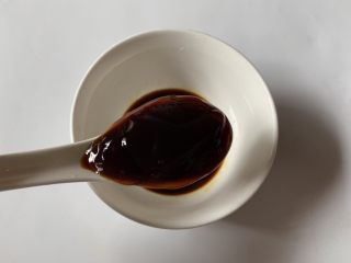 2、酱汁烧茄子,蚝油1勺