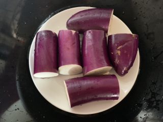 8、酱汁烧茄子,上蒸锅大火蒸熟