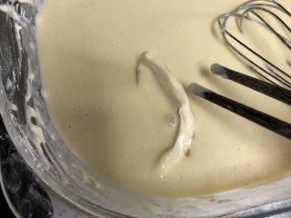 9、不可思议的菜：脆炸平菇,裹裹裹，一片片的裹，这样可以保持外壳脆嫩