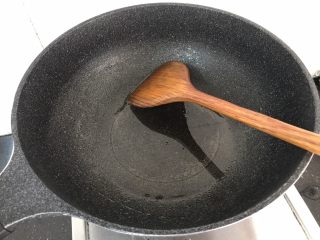 9、孜然土豆条,炒锅烧热，下油