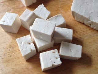 3、肉末豆腐,豆腐切小方块