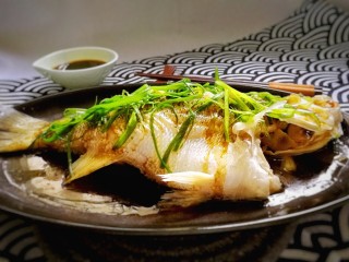 17、粤式清蒸鲈鱼,完成。