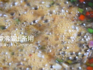 11、谁说厨神才会做，2分钟学会这道花开富贵鱼,煮沸盛出备用