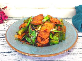 15、辣子蒜苗回锅肉,开饭了