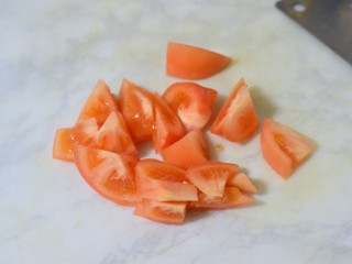 3、红烧茄子,西红柿切块