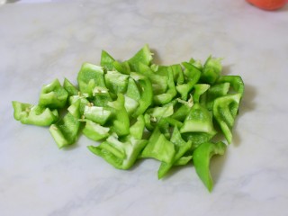 4、红烧茄子,青椒切块