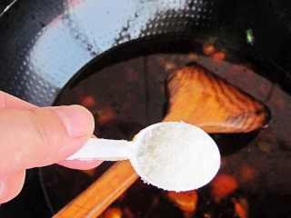 12、正宗毛血旺,加入白糖