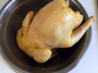 4、豉油鸡,捞出洗净沥干水分