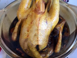 8、豉油鸡,翻面，继续煮5-7分钟