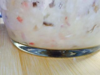 5、韩式辣白菜(辣酱调制),材料全部切块,放入料理机打碎!