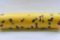 15、蔓越莓蛋糕卷,卷好的蛋糕卷搁置一旁使蛋糕卷更好定型。定型好以后的蛋糕卷，取出，撕去油纸，切段即可食用