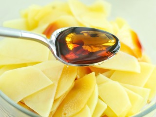 8、凉拌香辣土豆片,芝麻油