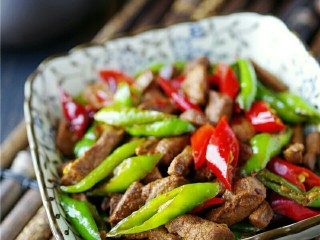 12、爆炒猪肝,装盘，上桌。