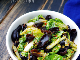 13、白菜炒木耳,【白菜炒木耳】做好啦！