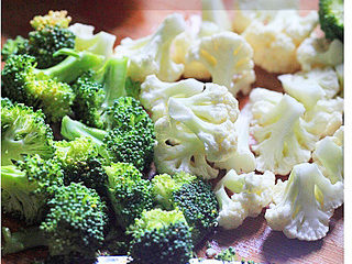 2、芒香双花,将双花切成小朵